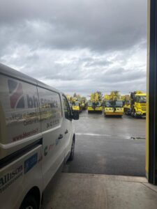 Reparation d'un camion grue Lafont, essieux directionnels et RAS